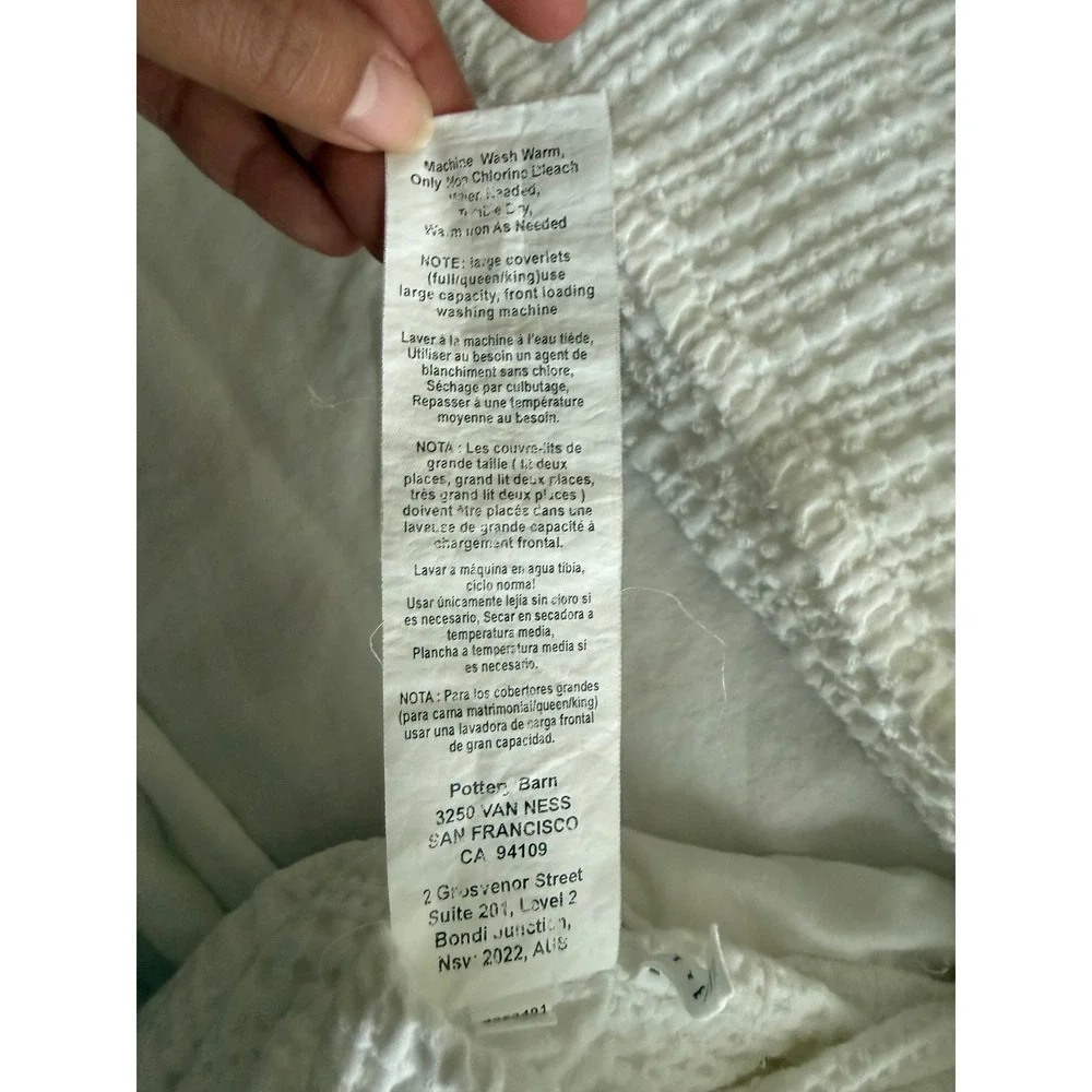 Pottery Barn King White Cotton Textured Matelasse Duvet Cover Button Closure